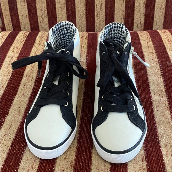 Guess Shoes - Guess Black and White Sneakers with gold and silver accents. Size 6 1/2
